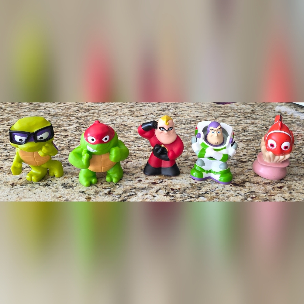 2 Ninja Turtles, Mr. Incredable, Buzz Lightyear & Nemo Bath Toys
